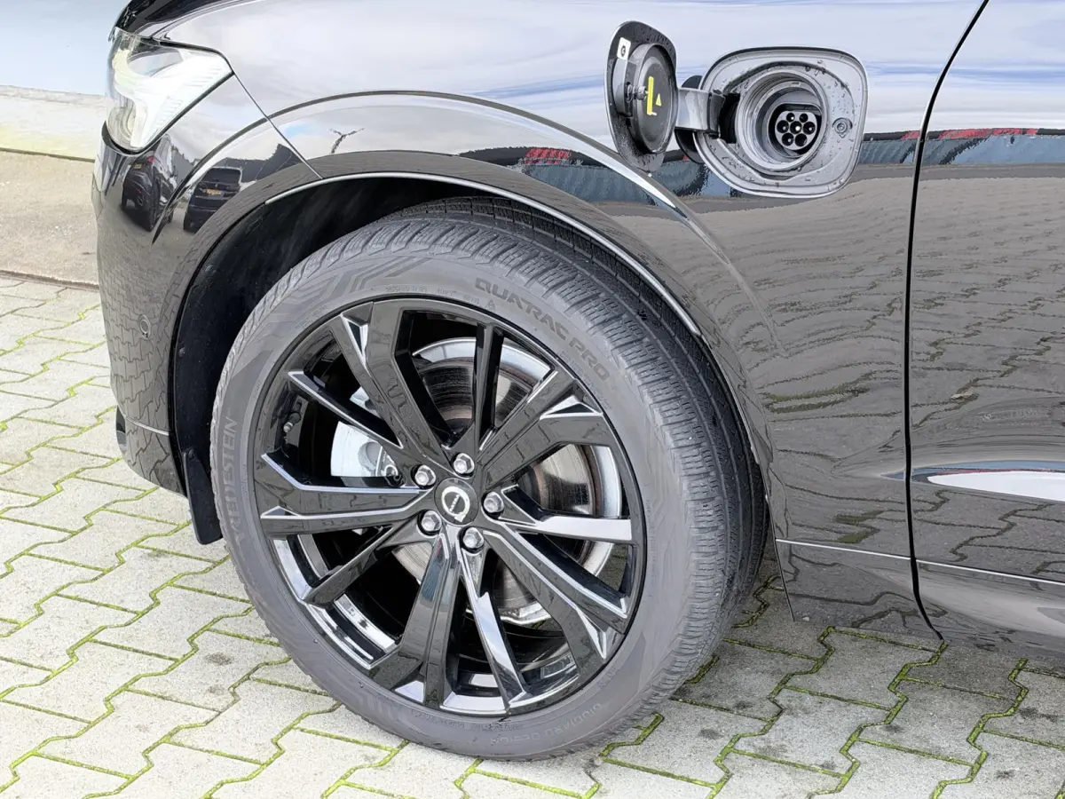 2.0 T6 Plug-in hybrid AWD Ultra Black Edition 349 PK | Long Range | B&W audio | Head up | Lederen Dashboard