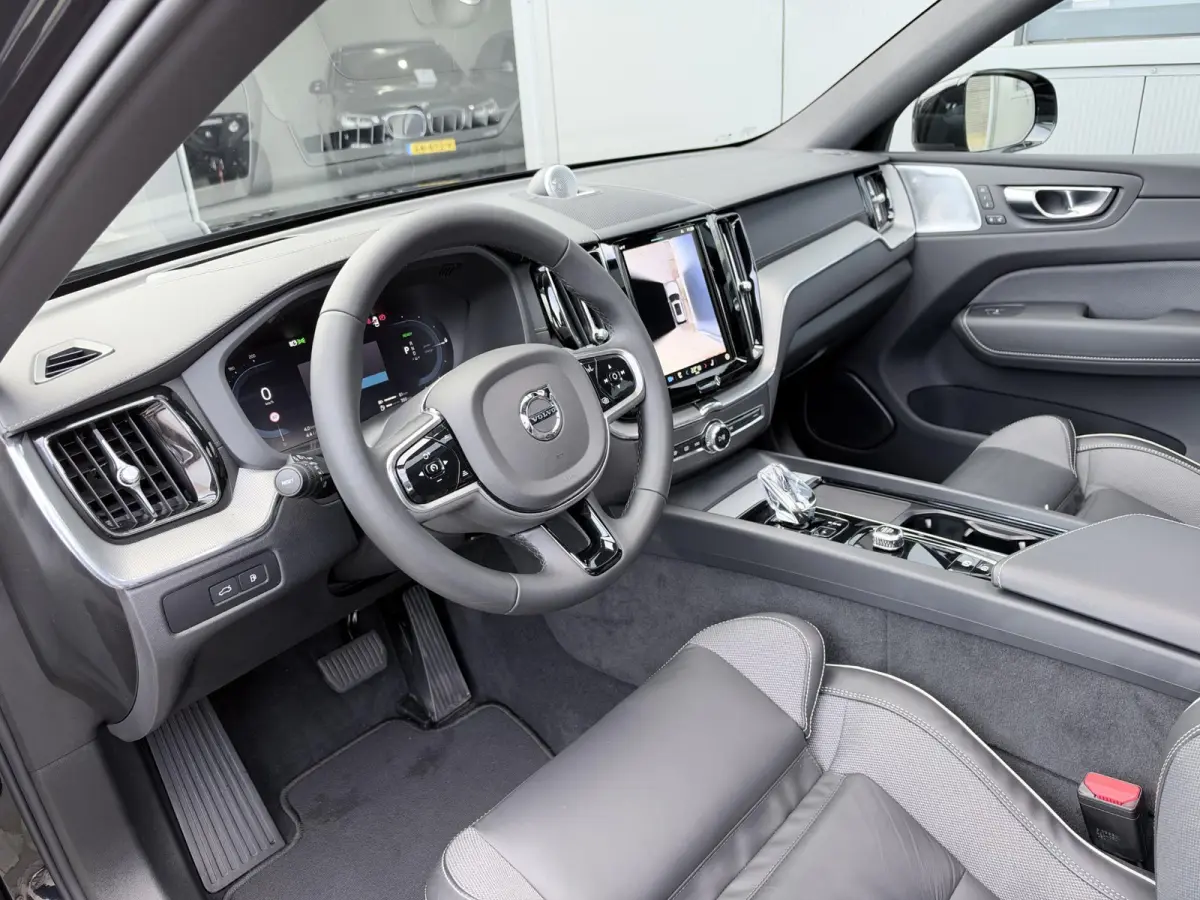 2.0 T6 Plug-in hybrid AWD Ultra Black Edition 349 PK | Long Range | B&W audio | Head up | Lederen Dashboard