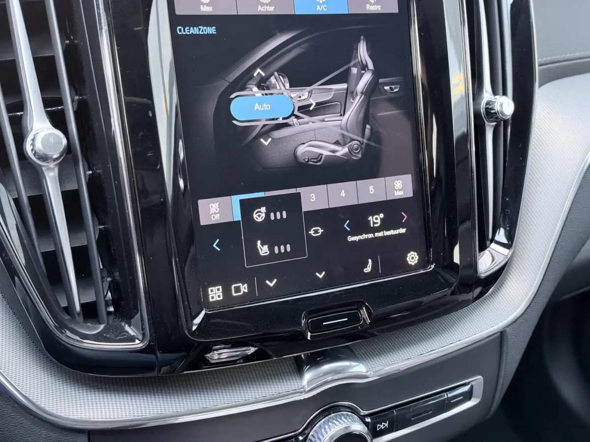 2.0 T6 Plug-in hybrid AWD Ultra Black Edition 349 PK | Long Range | B&W audio | Head up | Lederen Dashboard