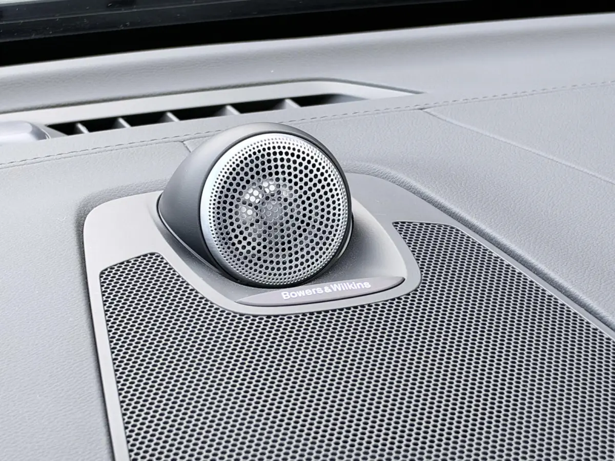 2.0 T6 Plug-in hybrid AWD Ultra Black Edition 349 PK | Long Range | B&W audio | Head up | Lederen Dashboard