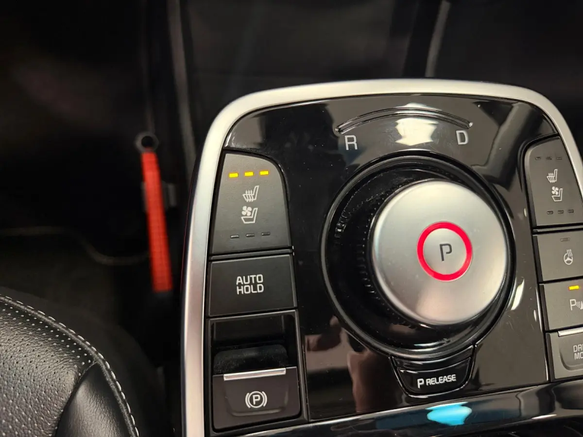 DynamicPlusLine 64 kWh | 97,6% SOH | Navigatie | Camera | Apple Carplay/Android Auto | Adaptieve Cruise Control | Stoel/Stuurverwarming | Lichtmetalen Velgen |