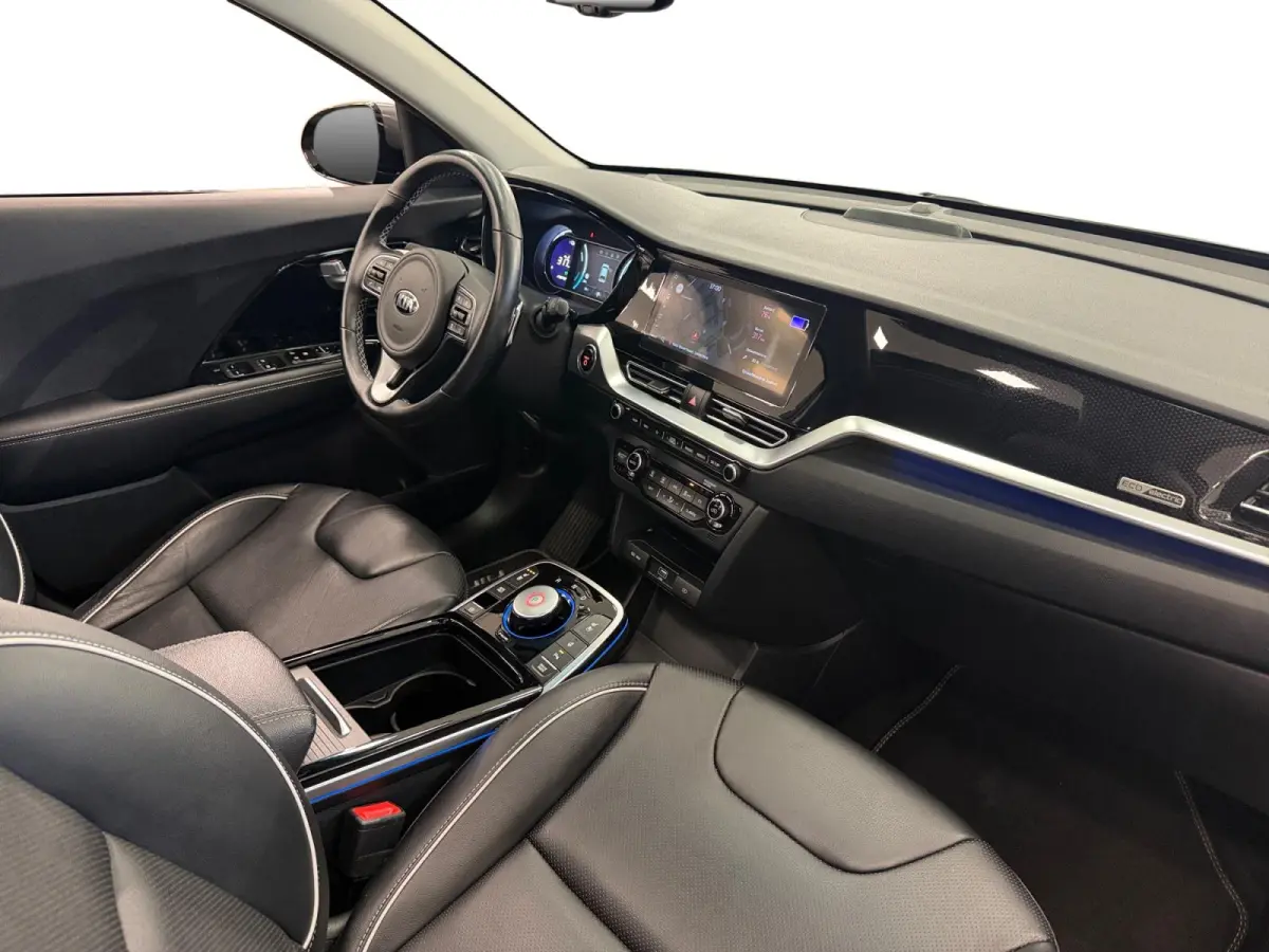 DynamicPlusLine 64 kWh | 97,6% SOH | Navigatie | Camera | Apple Carplay/Android Auto | Adaptieve Cruise Control | Stoel/Stuurverwarming | Lichtmetalen Velgen |