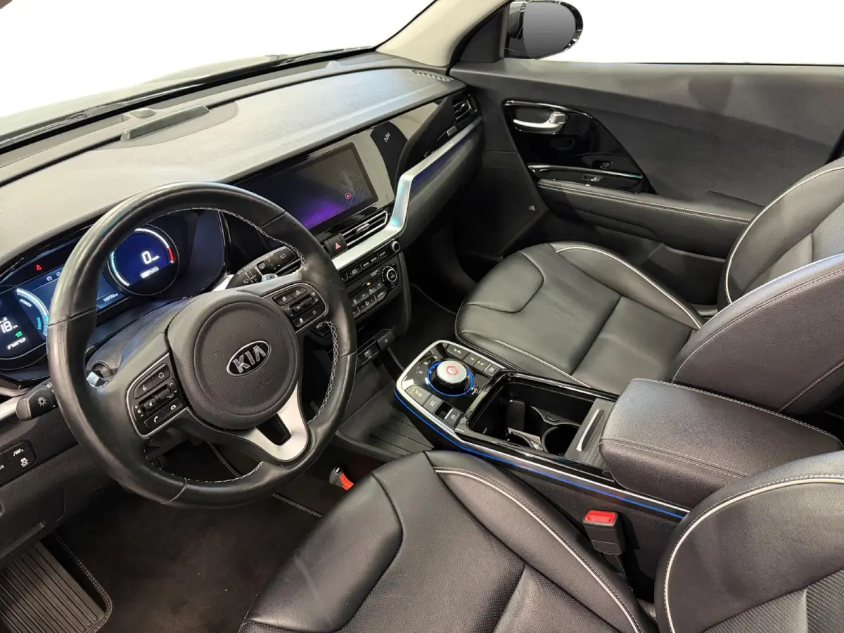 DynamicPlusLine 64 kWh | 97,6% SOH | Navigatie | Camera | Apple Carplay/Android Auto | Adaptieve Cruise Control | Stoel/Stuurverwarming | Lichtmetalen Velgen |