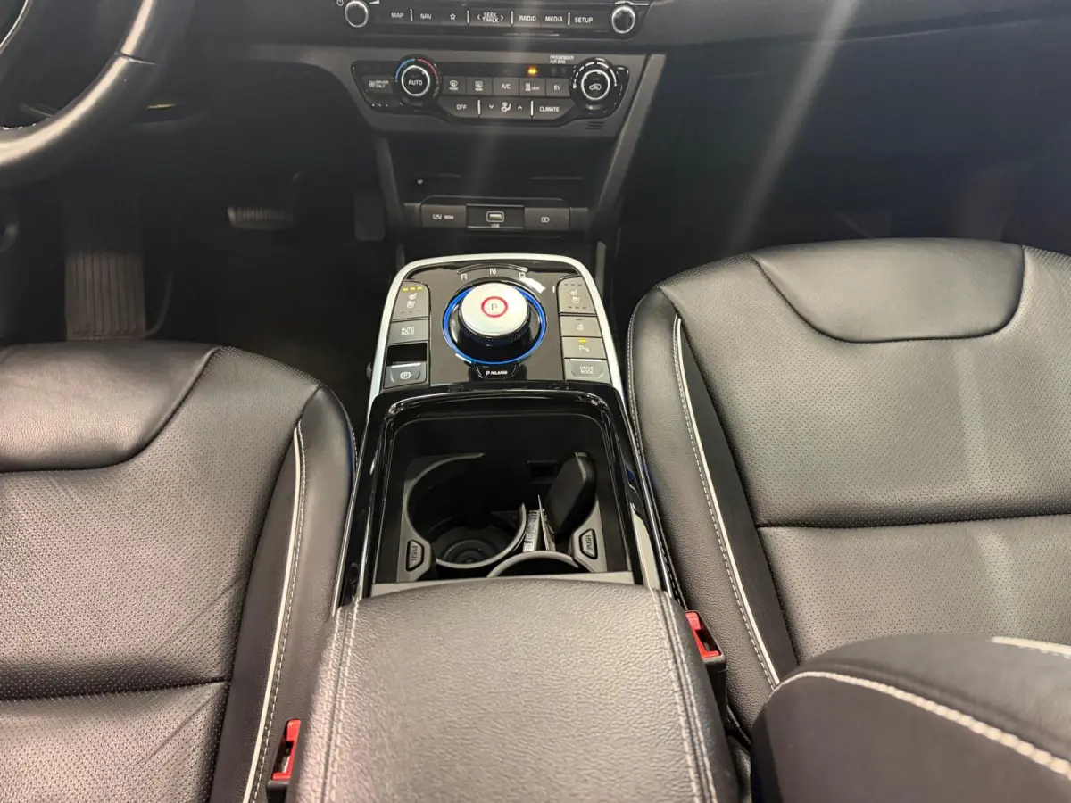 DynamicPlusLine 64 kWh | 97,6% SOH | Navigatie | Camera | Apple Carplay/Android Auto | Adaptieve Cruise Control | Stoel/Stuurverwarming | Lichtmetalen Velgen |