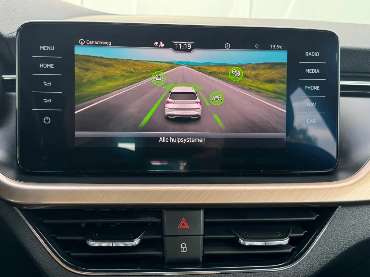 1.0 TSI Automaat Style * Navigatie * Camera * Stoelverwarming * Digitale Cockpit *