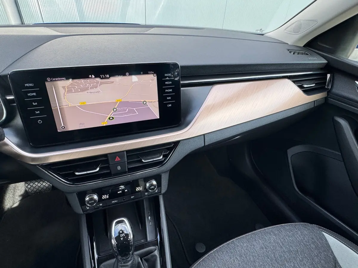 1.0 TSI Automaat Style * Navigatie * Camera * Stoelverwarming * Digitale Cockpit *
