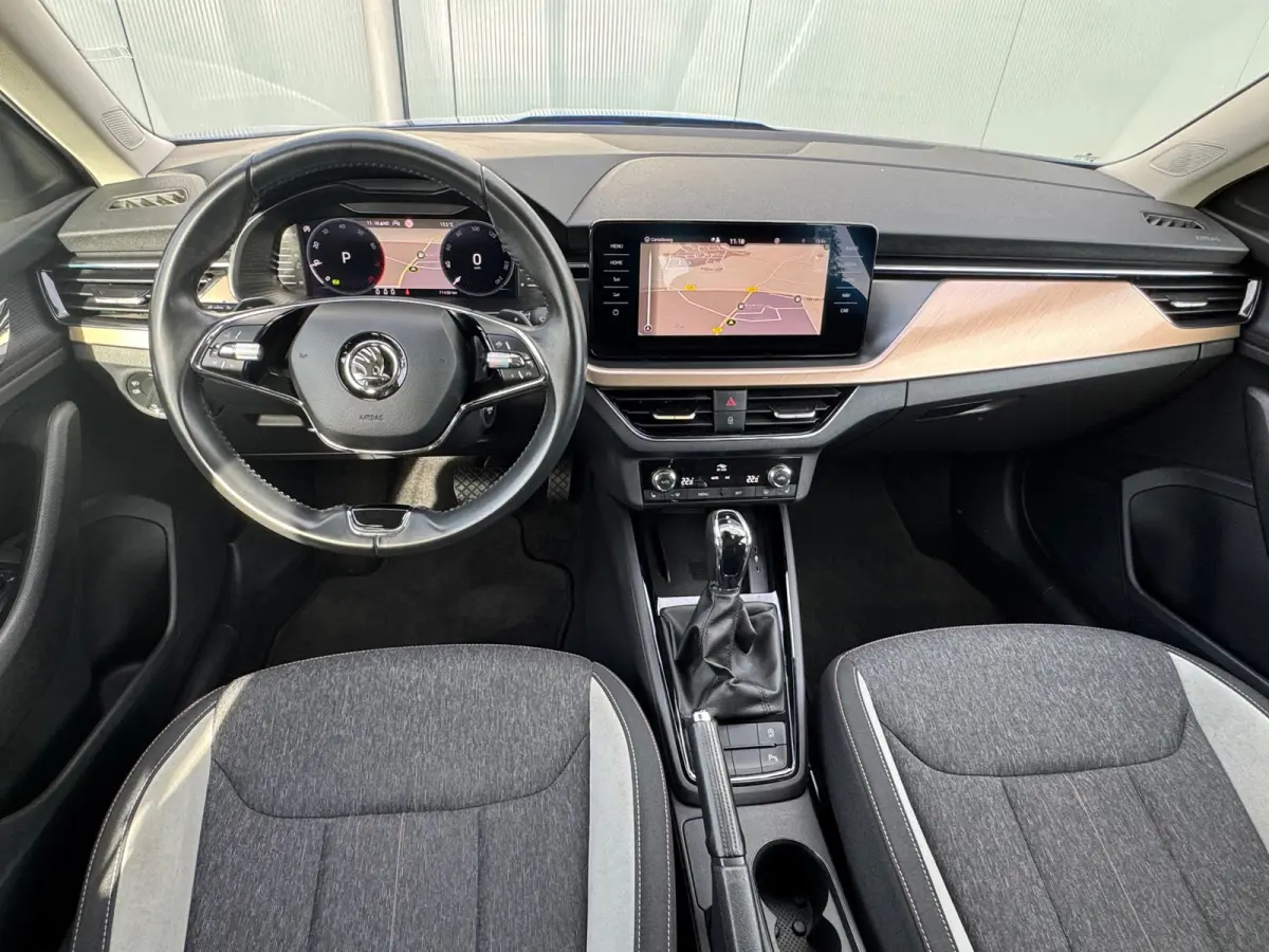 1.0 TSI Automaat Style * Navigatie * Camera * Stoelverwarming * Digitale Cockpit *