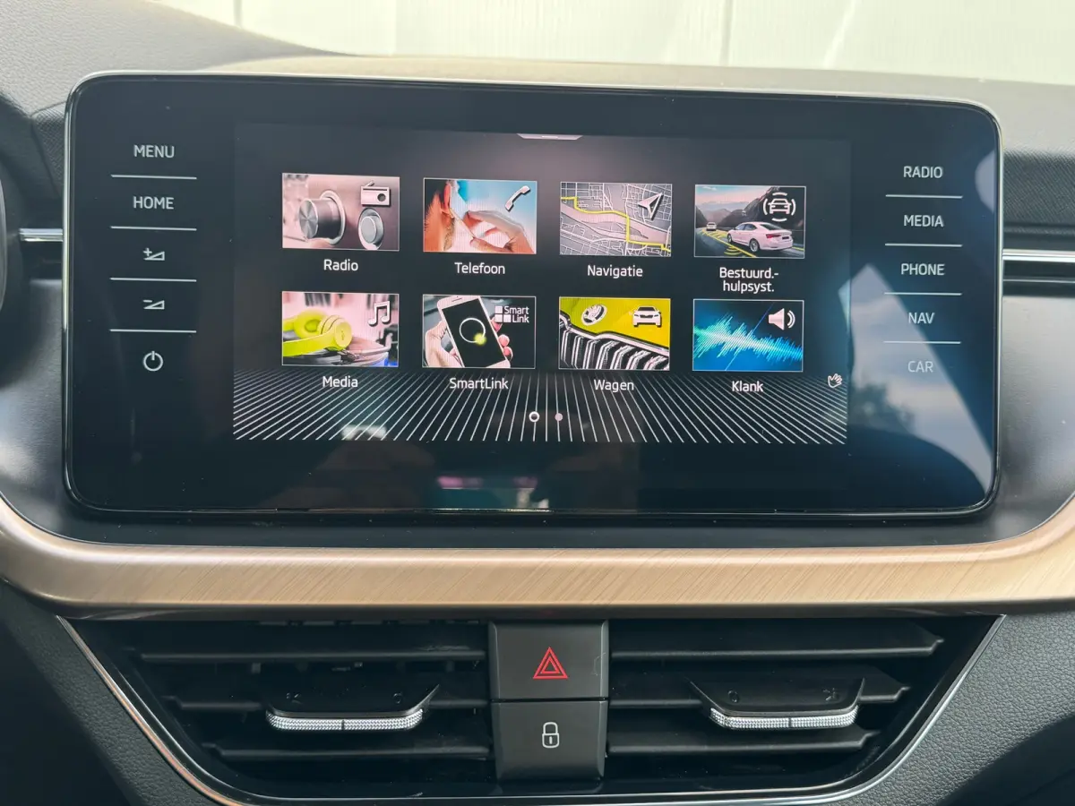 1.0 TSI Automaat Style * Navigatie * Camera * Stoelverwarming * Digitale Cockpit *