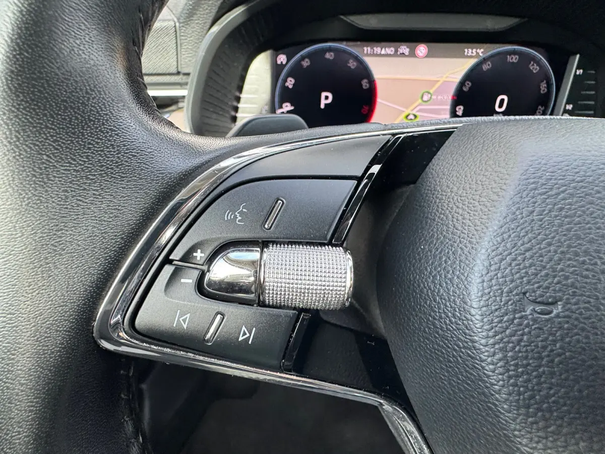 1.0 TSI Automaat Style * Navigatie * Camera * Stoelverwarming * Digitale Cockpit *