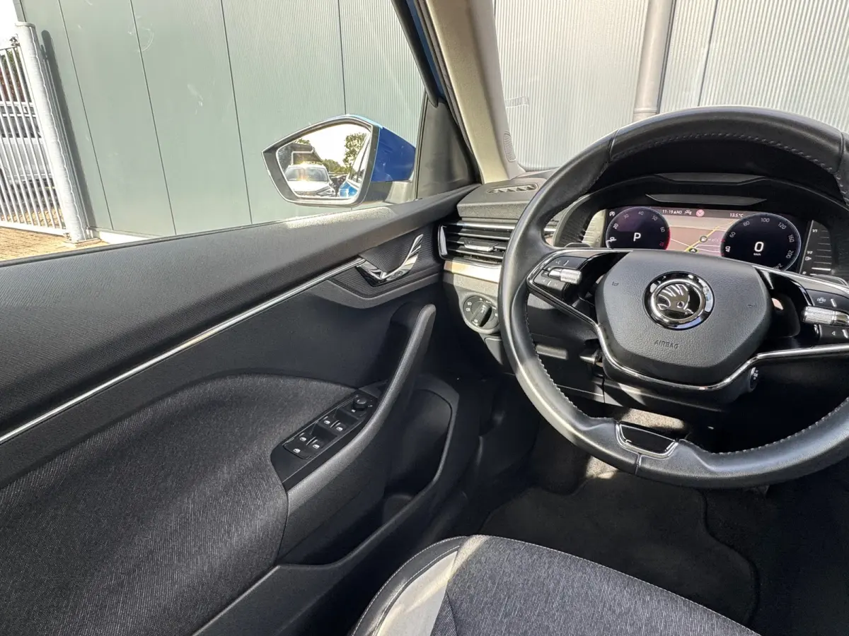 1.0 TSI Automaat Style * Navigatie * Camera * Stoelverwarming * Digitale Cockpit *