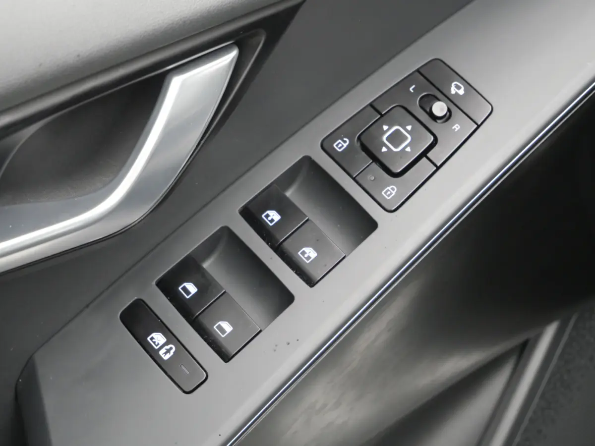 Plus 64.8 kWh 204 Pk Automaat Navi / DAB / Camera / Leer / Apple Carplay / SOH 98,3%