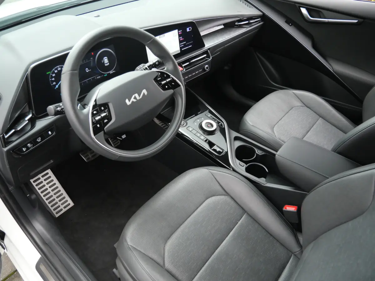 Plus 64.8 kWh 204 Pk Automaat Navi / DAB / Camera / Leer / Apple Carplay / SOH 98,3%