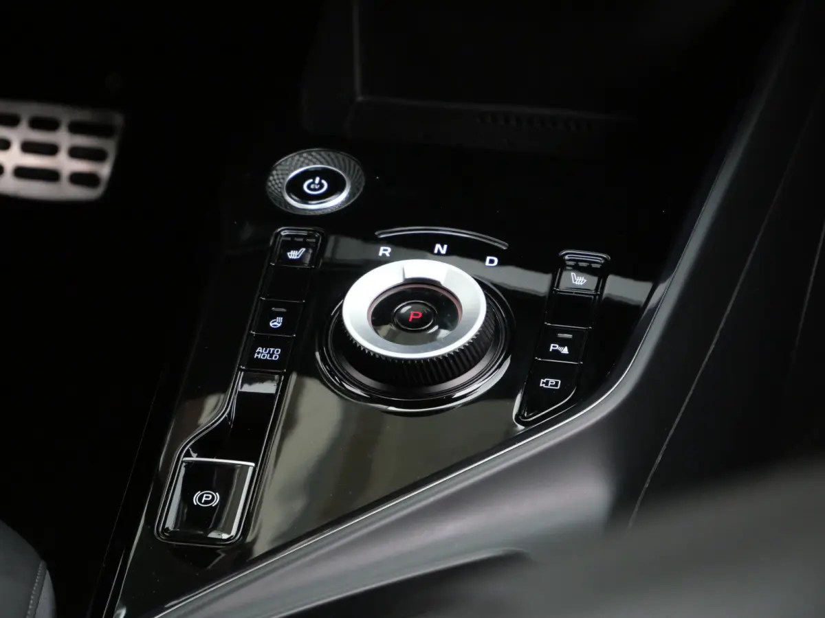 Plus 64.8 kWh 204 Pk Automaat Navi / DAB / Camera / Leer / Apple Carplay / SOH 98,3%
