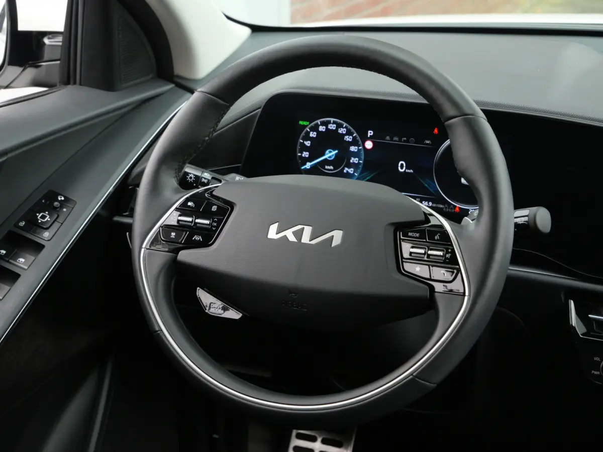 Plus 64.8 kWh 204 Pk Automaat Navi / DAB / Camera / Leer / Apple Carplay / SOH 98,3%