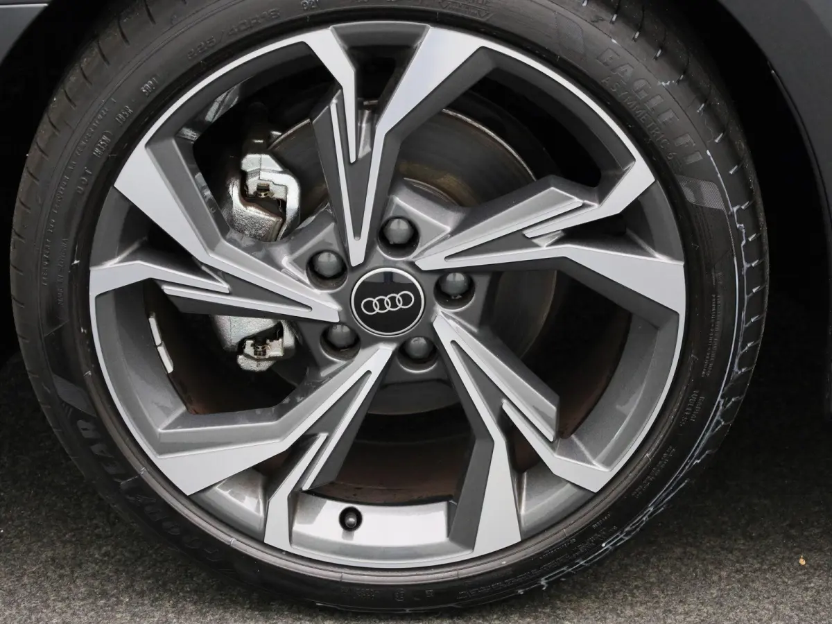 35 TFSI S edition | Automaat | Apple Carplay / Android Auto | S-Line | Sonos Audio | Parkeersensoren | Sfeerverlichting |