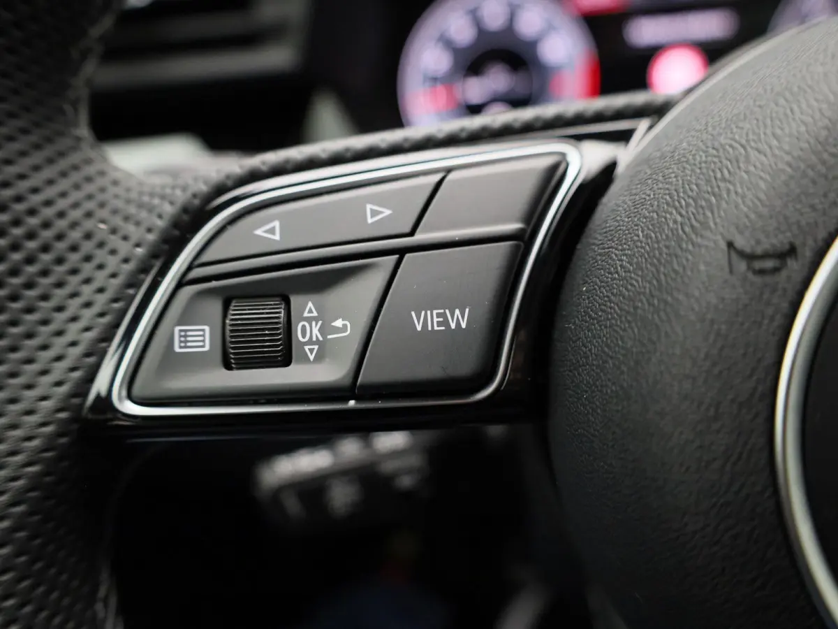 35 TFSI S edition | Automaat | Apple Carplay / Android Auto | S-Line | Sonos Audio | Parkeersensoren | Sfeerverlichting |