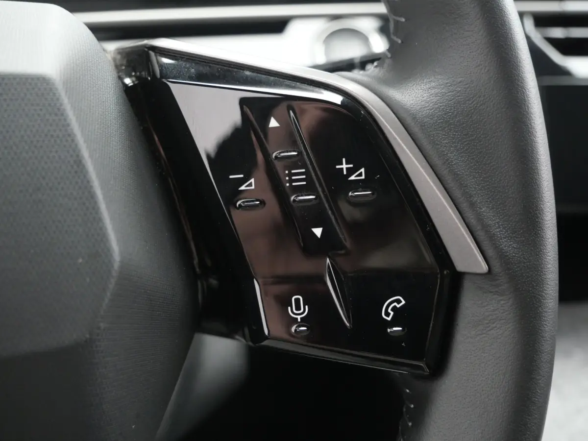 Allure 73 kWh 7persoons 214 Pk Automaat Apple Carplay / DAB / Camera / SOH 98,7 %