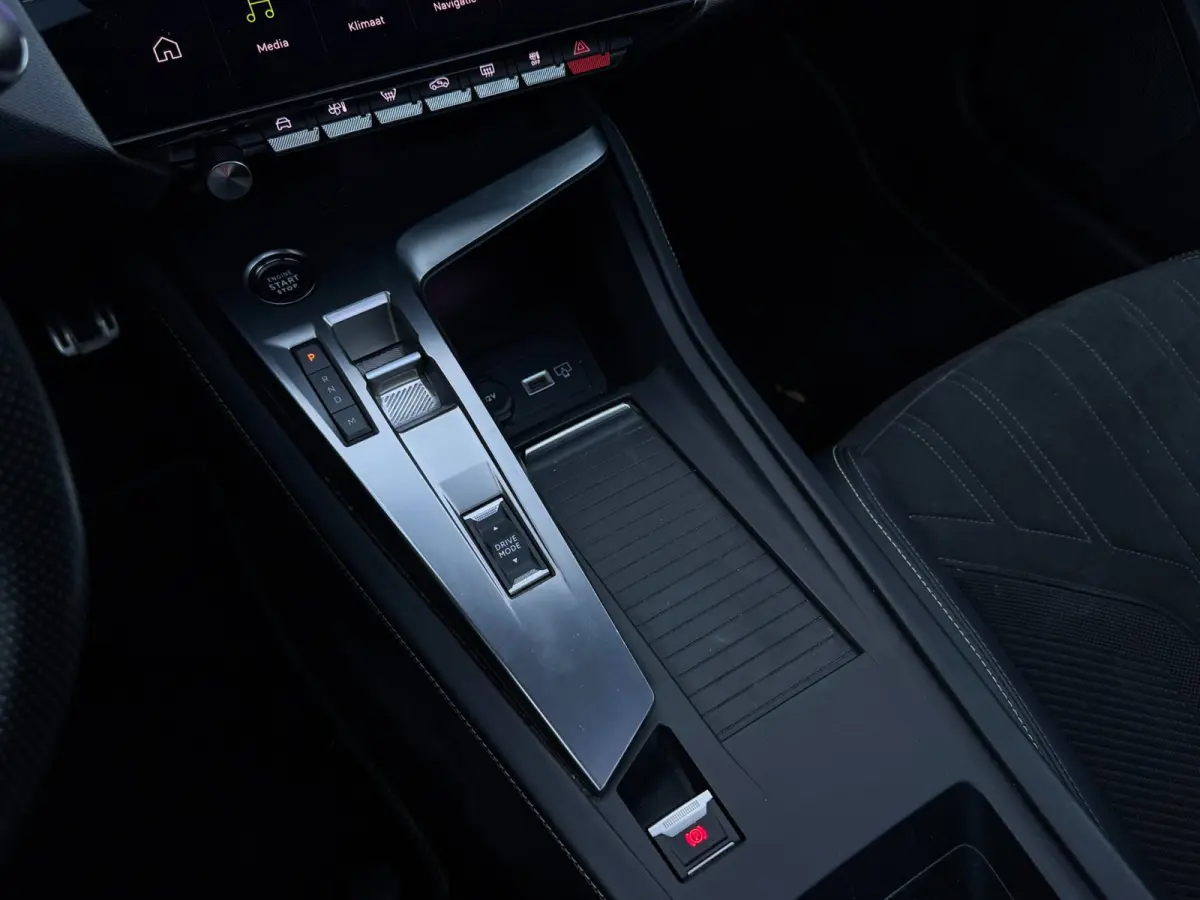 1.2 PureTech GT Line | Pano | Camera | Alcantara