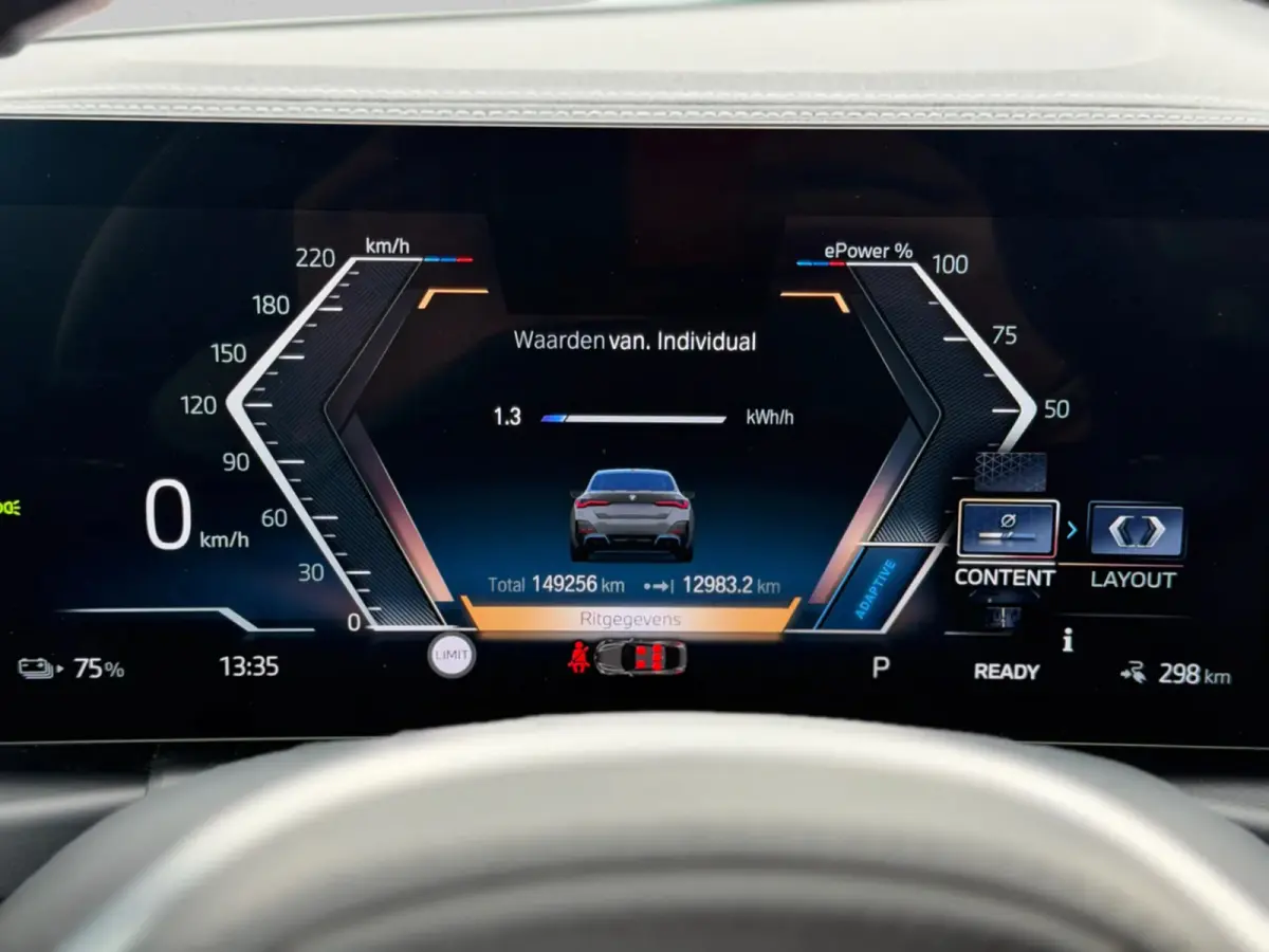 EDrive40 84 kWh M-sport 94% SOH (NL-auto,1e eig, Dealer OndH, Carplay, SfeerV, Trekhaak,Camera, Lane A, Active Cruise, Etc)