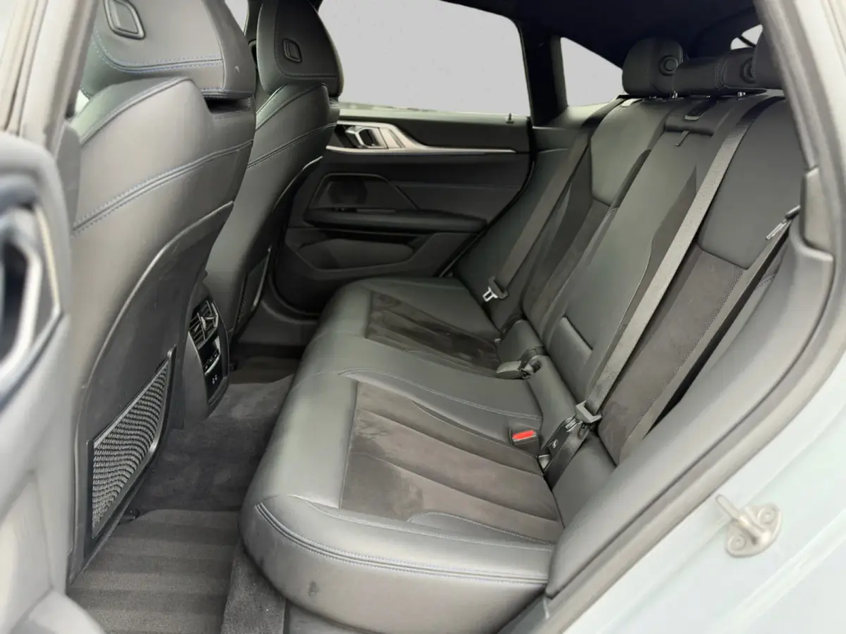 EDrive40 84 kWh M-sport 94% SOH (NL-auto,1e eig, Dealer OndH, Carplay, SfeerV, Trekhaak,Camera, Lane A, Active Cruise, Etc)