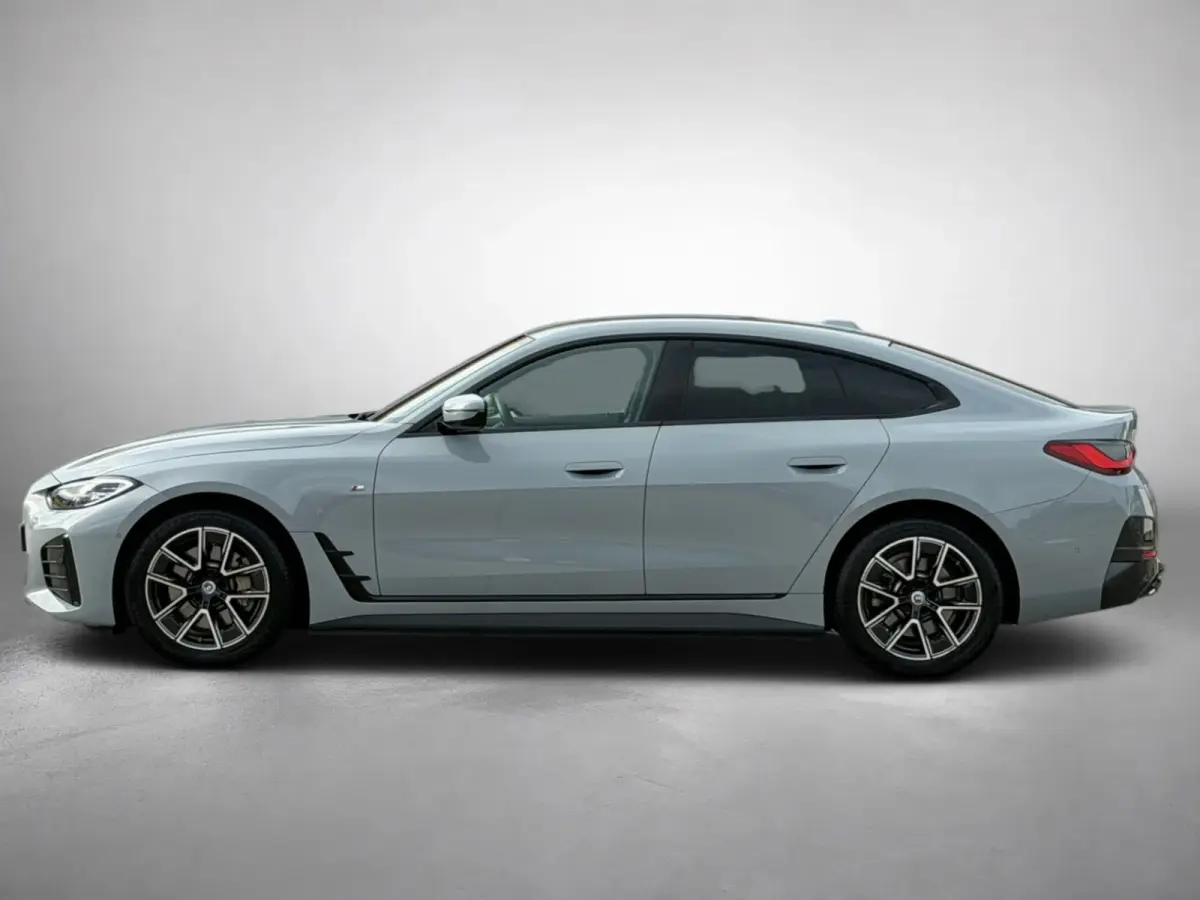 EDrive40 84 kWh M-sport 94% SOH (NL-auto,1e eig, Dealer OndH, Carplay, SfeerV, Trekhaak,Camera, Lane A, Active Cruise, Etc)