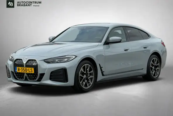 EDrive40 84 kWh M-sport 94% SOH (NL-auto,1e eig, Dealer OndH, Carplay, SfeerV, Trekhaak,Camera, Lane A, Active Cruise, Etc)