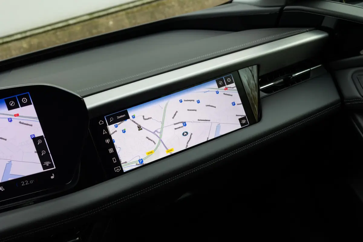 286pk Advanced edition 83 kWh | Trekhaak | Verwarmbaar stuur | Keyless entry