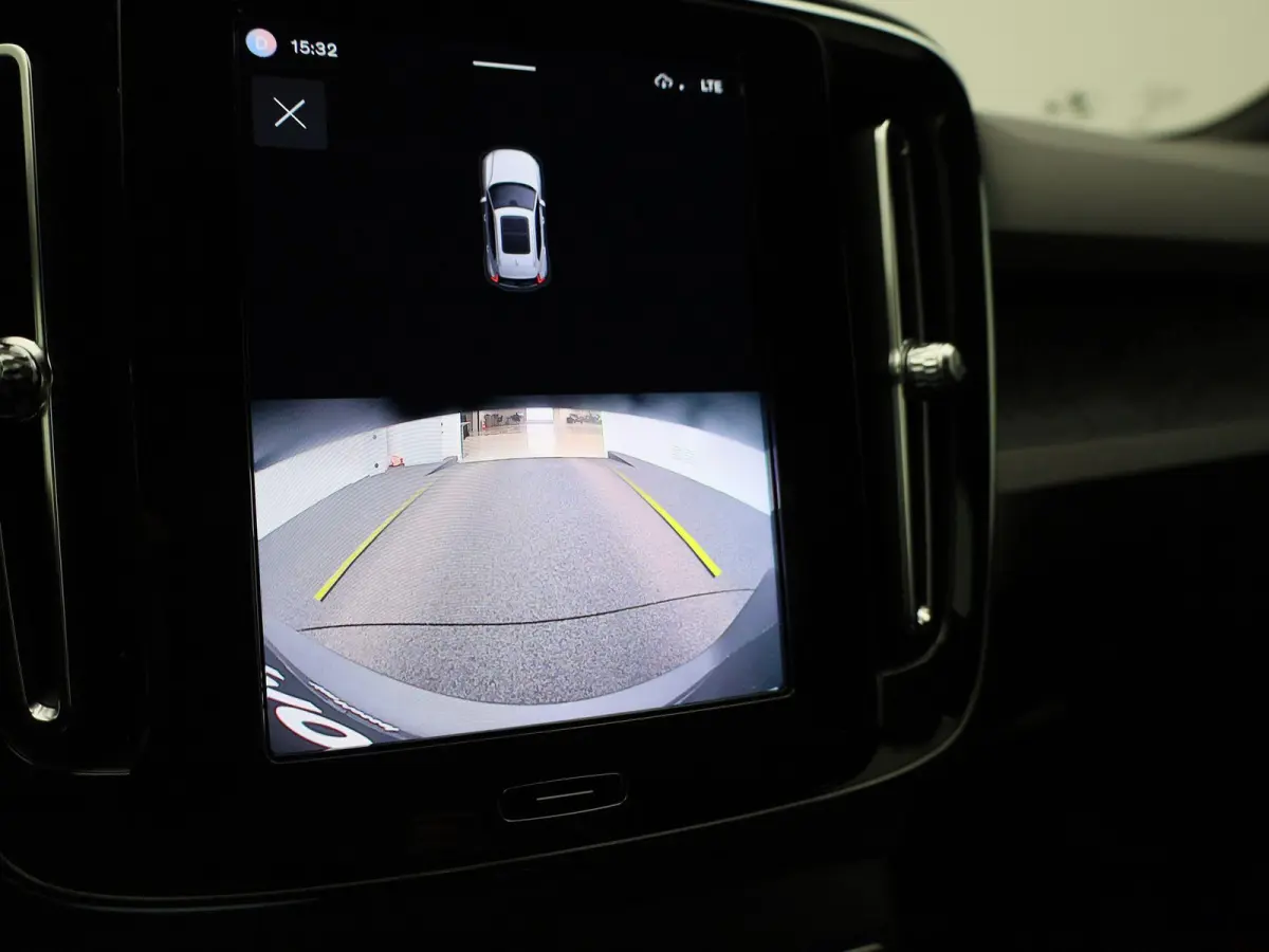 Core | Automaat | Apple Carplay / Android Auto | Stoelverwarming | Achteruitrijcamera | Parkeersensoren |