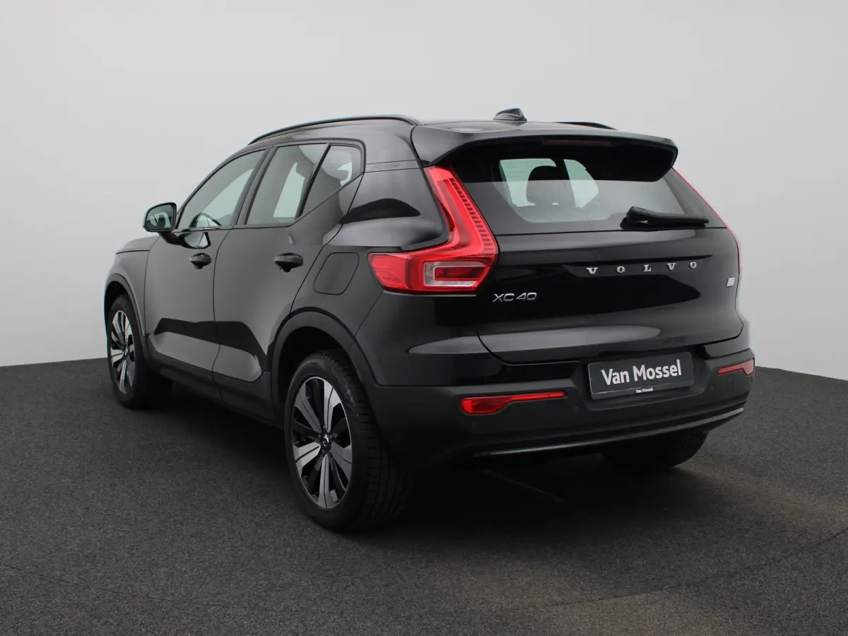 Core | Automaat | Apple Carplay / Android Auto | Stoelverwarming | Achteruitrijcamera | Parkeersensoren |