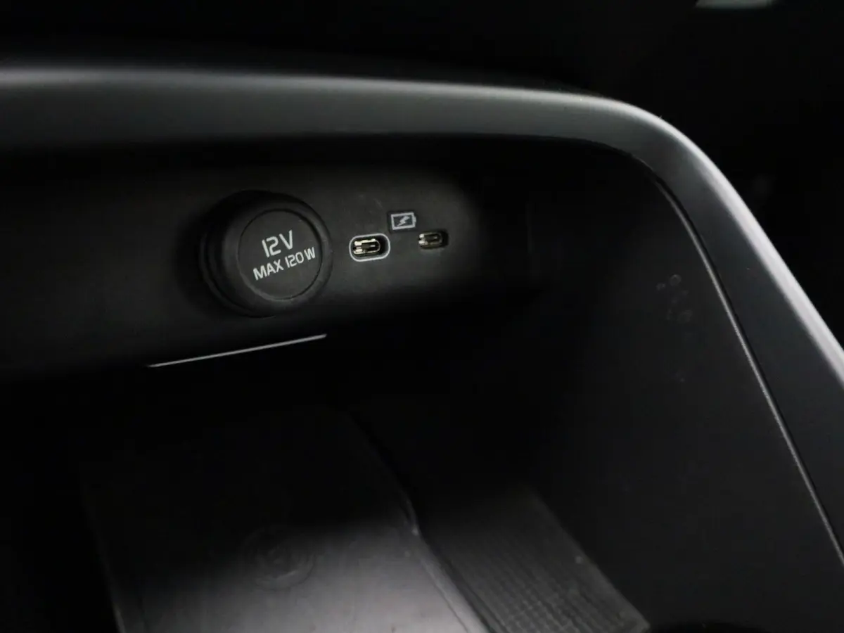 Core | Automaat | Apple Carplay / Android Auto | Stoelverwarming | Achteruitrijcamera | Parkeersensoren |