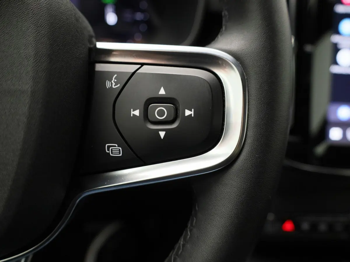 Core | Automaat | Apple Carplay / Android Auto | Stoelverwarming | Achteruitrijcamera | Parkeersensoren |