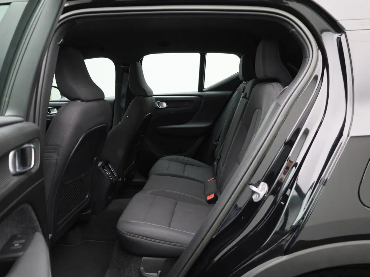 Core | Automaat | Apple Carplay / Android Auto | Stoelverwarming | Achteruitrijcamera | Parkeersensoren |