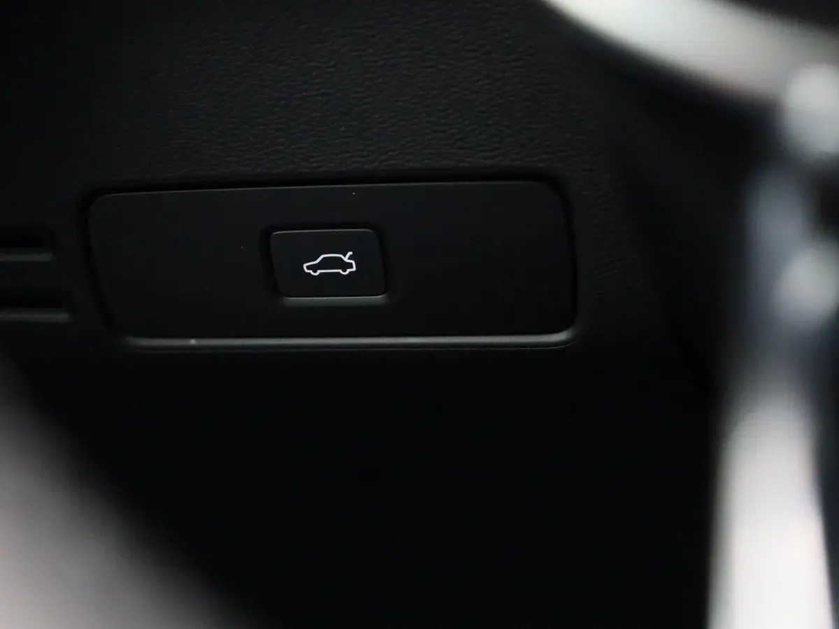 Core | Automaat | Apple Carplay / Android Auto | Stoelverwarming | Achteruitrijcamera | Parkeersensoren |