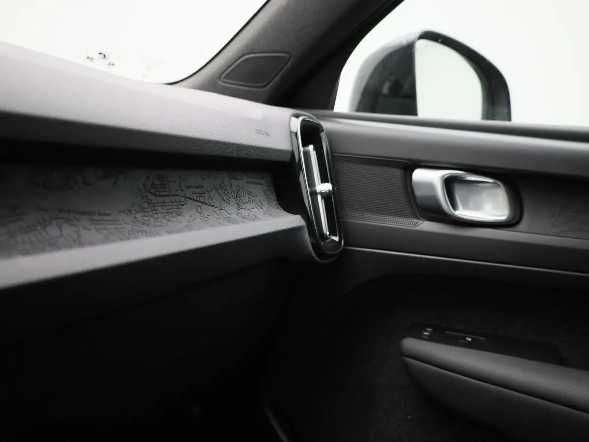 Core | Automaat | Apple Carplay / Android Auto | Stoelverwarming | Achteruitrijcamera | Parkeersensoren |