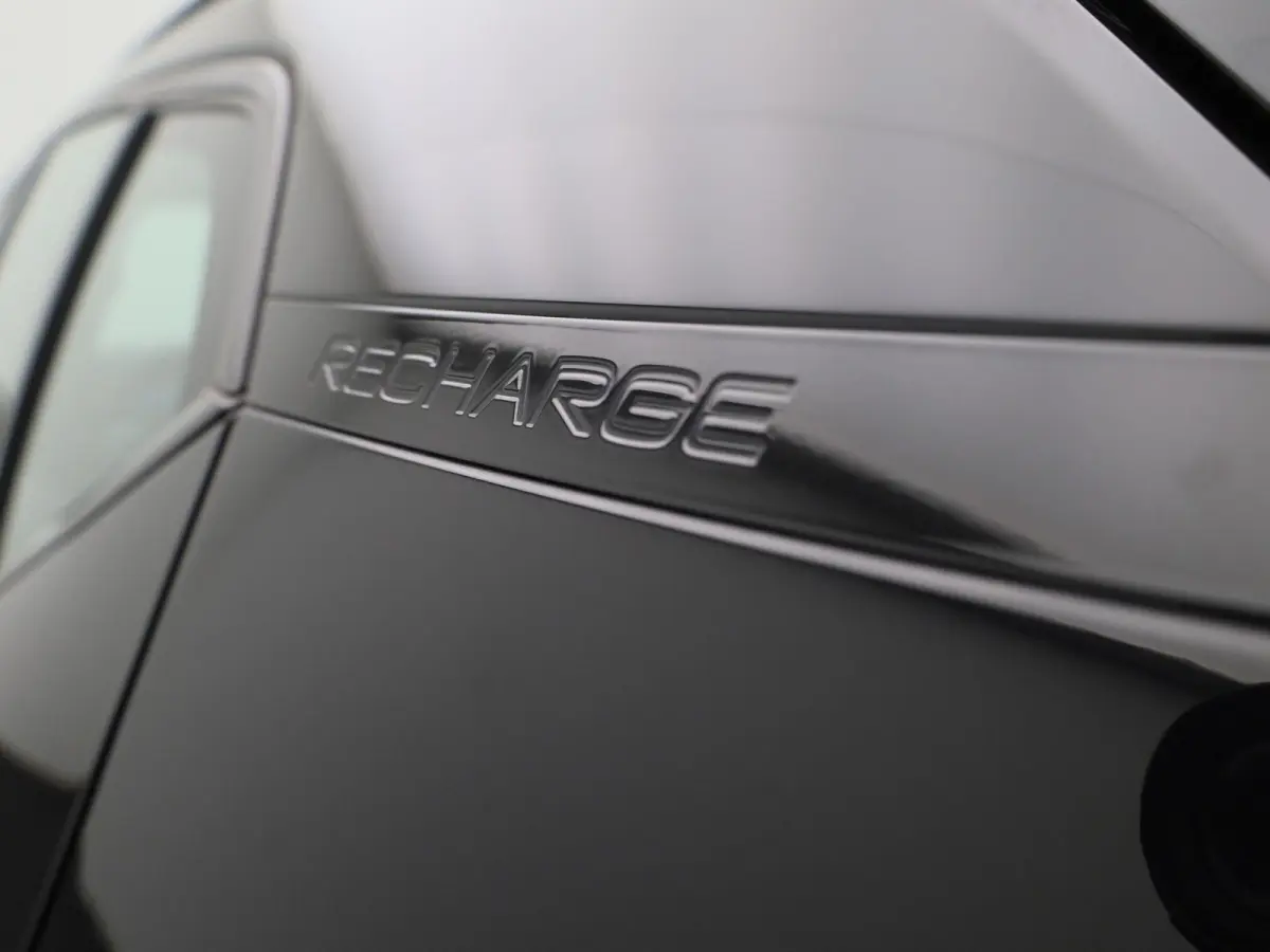 Core | Automaat | Apple Carplay / Android Auto | Stoelverwarming | Achteruitrijcamera | Parkeersensoren |