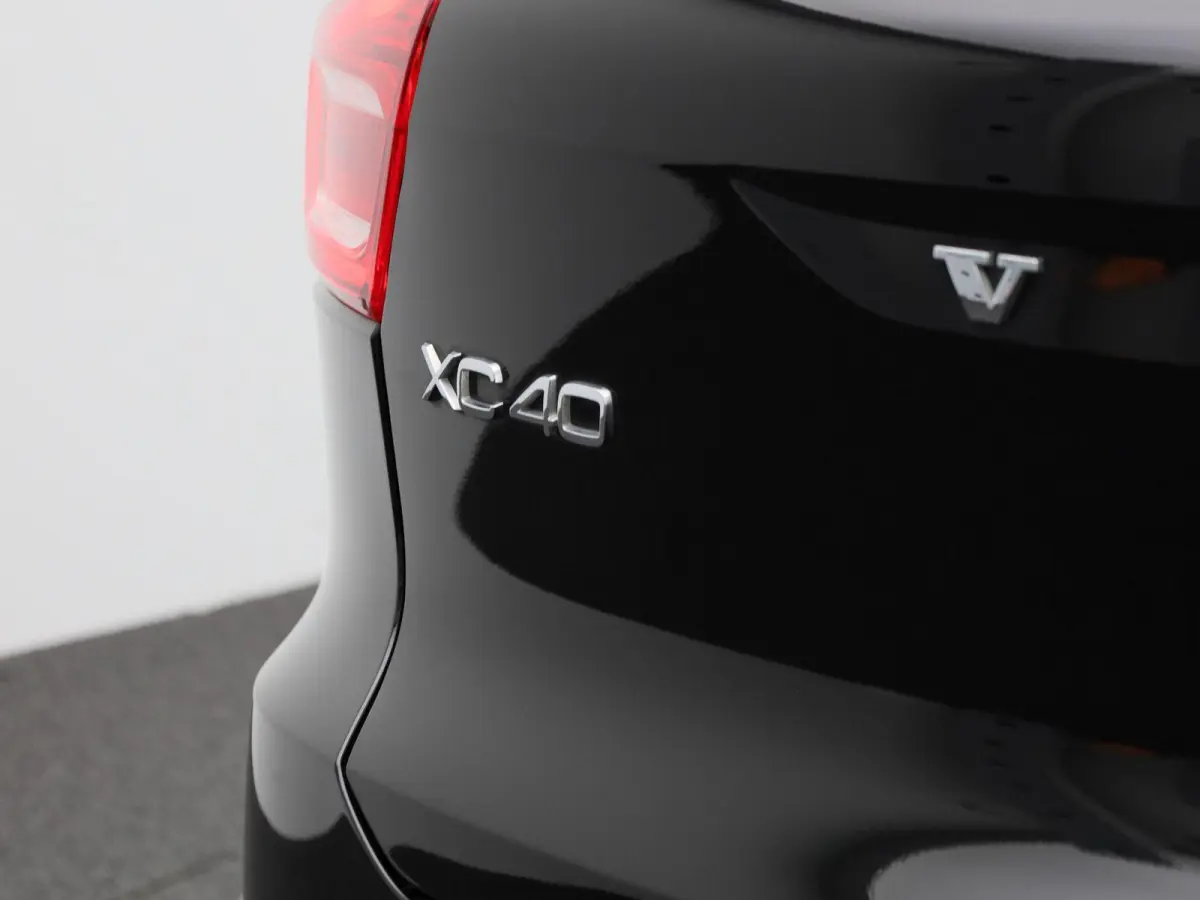 Core | Automaat | Apple Carplay / Android Auto | Stoelverwarming | Achteruitrijcamera | Parkeersensoren |