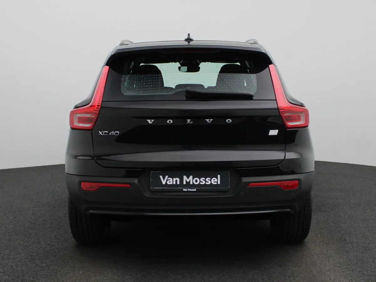 Core | Automaat | Apple Carplay / Android Auto | Stoelverwarming | Achteruitrijcamera | Parkeersensoren |
