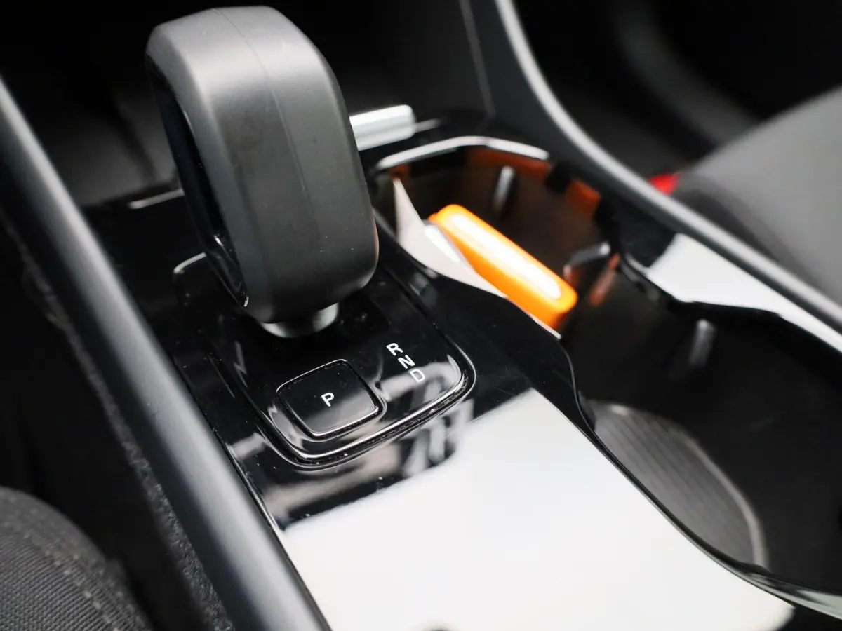 Core | Automaat | Apple Carplay / Android Auto | Stoelverwarming | Achteruitrijcamera | Parkeersensoren |