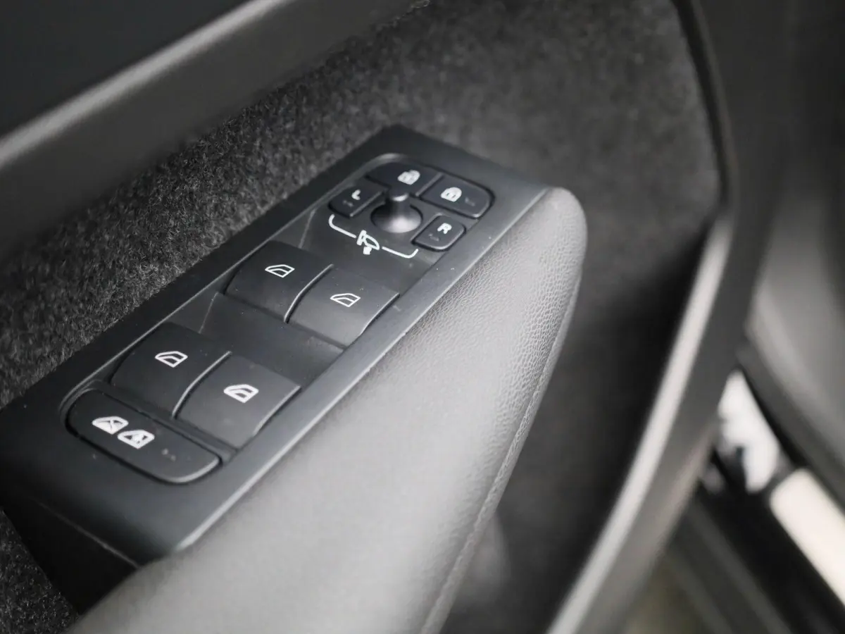 Core | Automaat | Apple Carplay / Android Auto | Stoelverwarming | Achteruitrijcamera | Parkeersensoren |