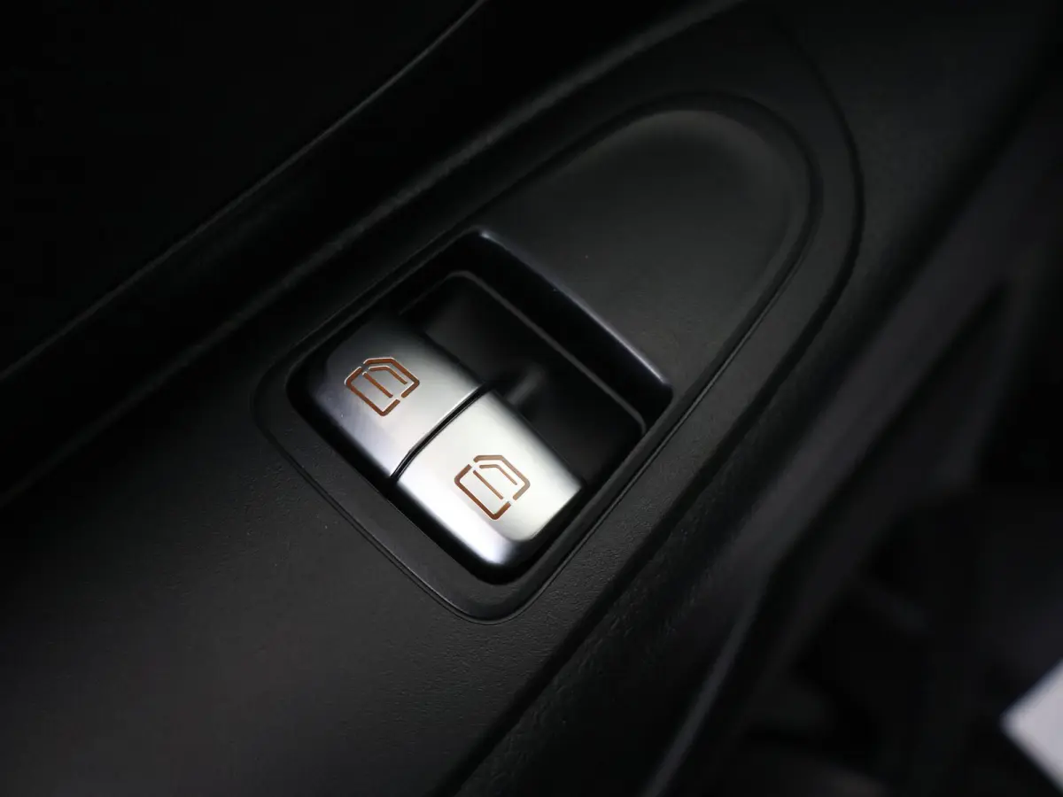 | L2 | 66 kWh | AIRCO | NAVIGATIE | PARKEERCAMERA | 3-ZITS | CRUISE CONTROL | STOELVERWARMING | CERTIFIED