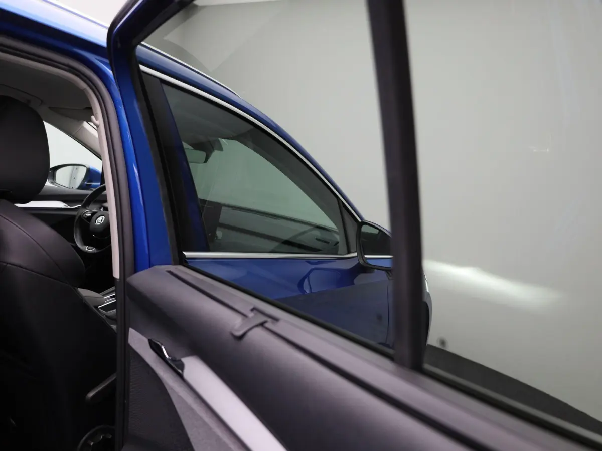 80 Business Edition | Apple Carplay / Android Auto | Achteruitrijcamera | Parkeersensoren | Stoelverwarming | Stuurverwarming |