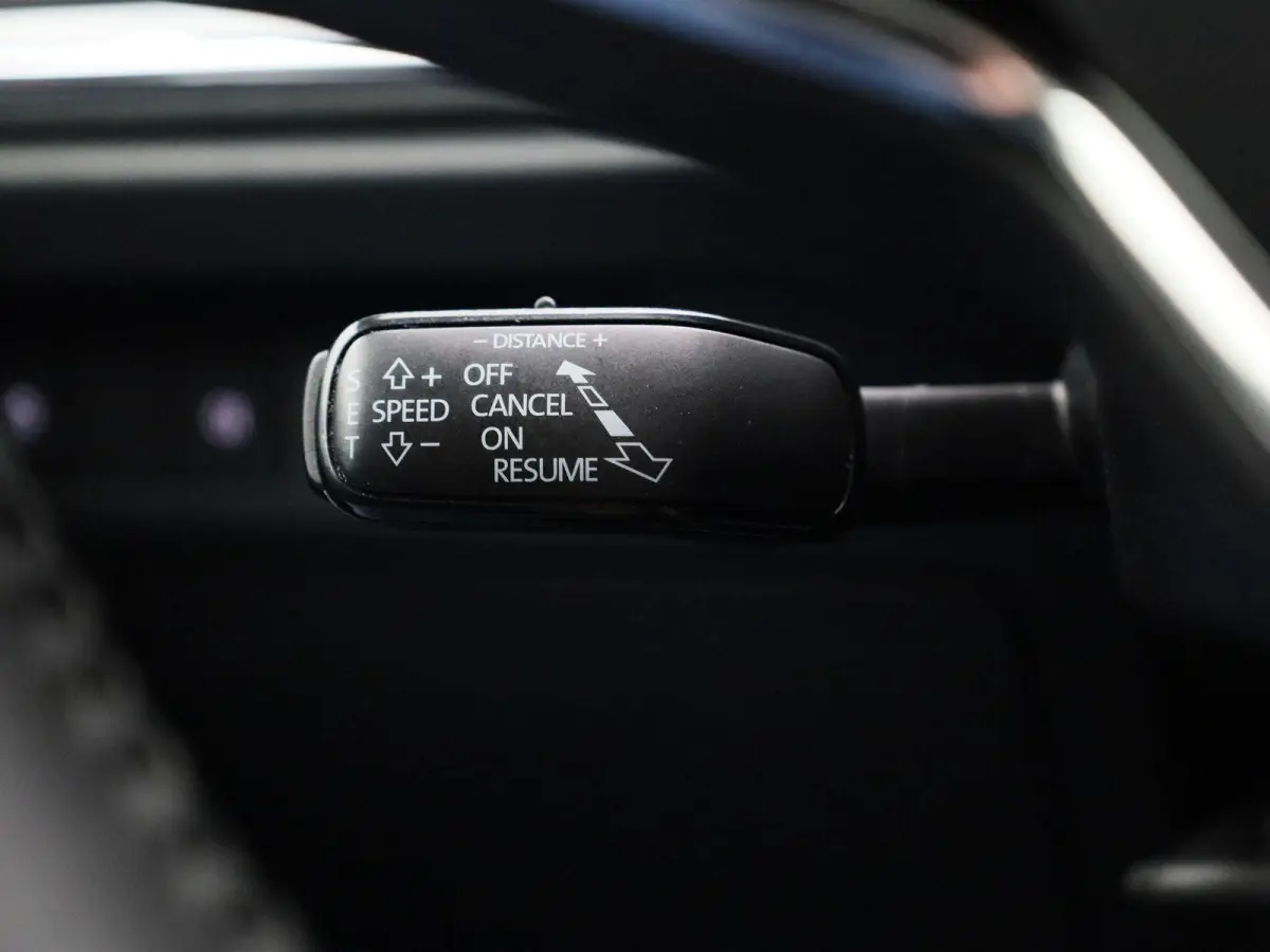 80 Business Edition | Apple Carplay / Android Auto | Achteruitrijcamera | Parkeersensoren | Stoelverwarming | Stuurverwarming |