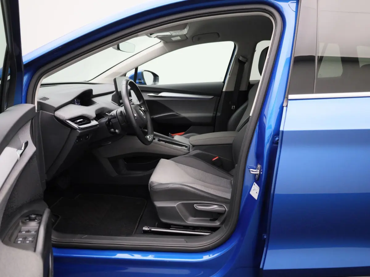 80 Business Edition | Apple Carplay / Android Auto | Achteruitrijcamera | Parkeersensoren | Stoelverwarming | Stuurverwarming |