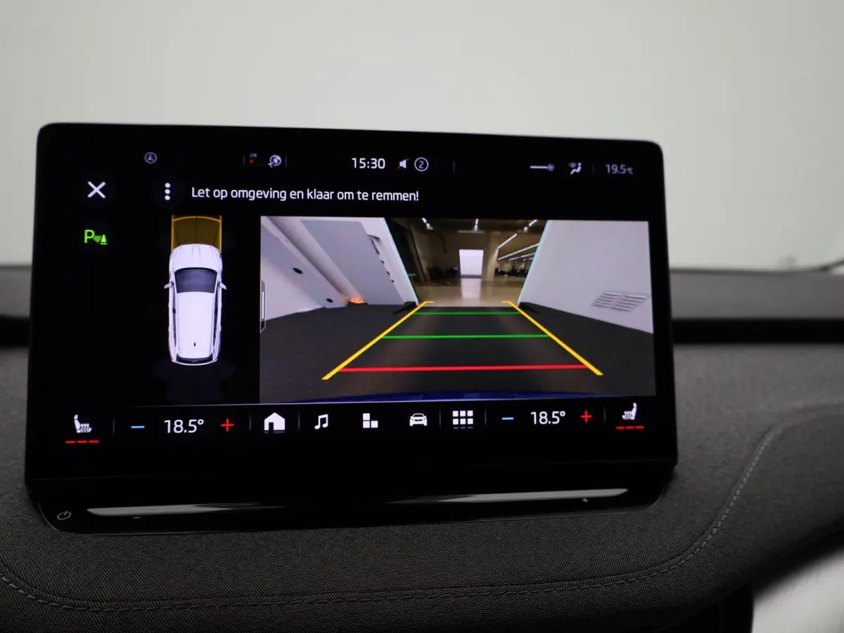 80 Business Edition | Apple Carplay / Android Auto | Achteruitrijcamera | Parkeersensoren | Stoelverwarming | Stuurverwarming |