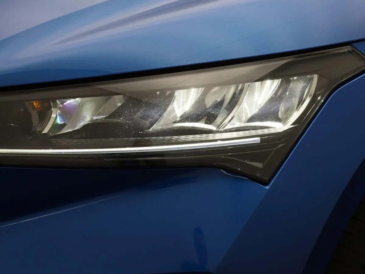 80 Business Edition | Apple Carplay / Android Auto | Achteruitrijcamera | Parkeersensoren | Stoelverwarming | Stuurverwarming |