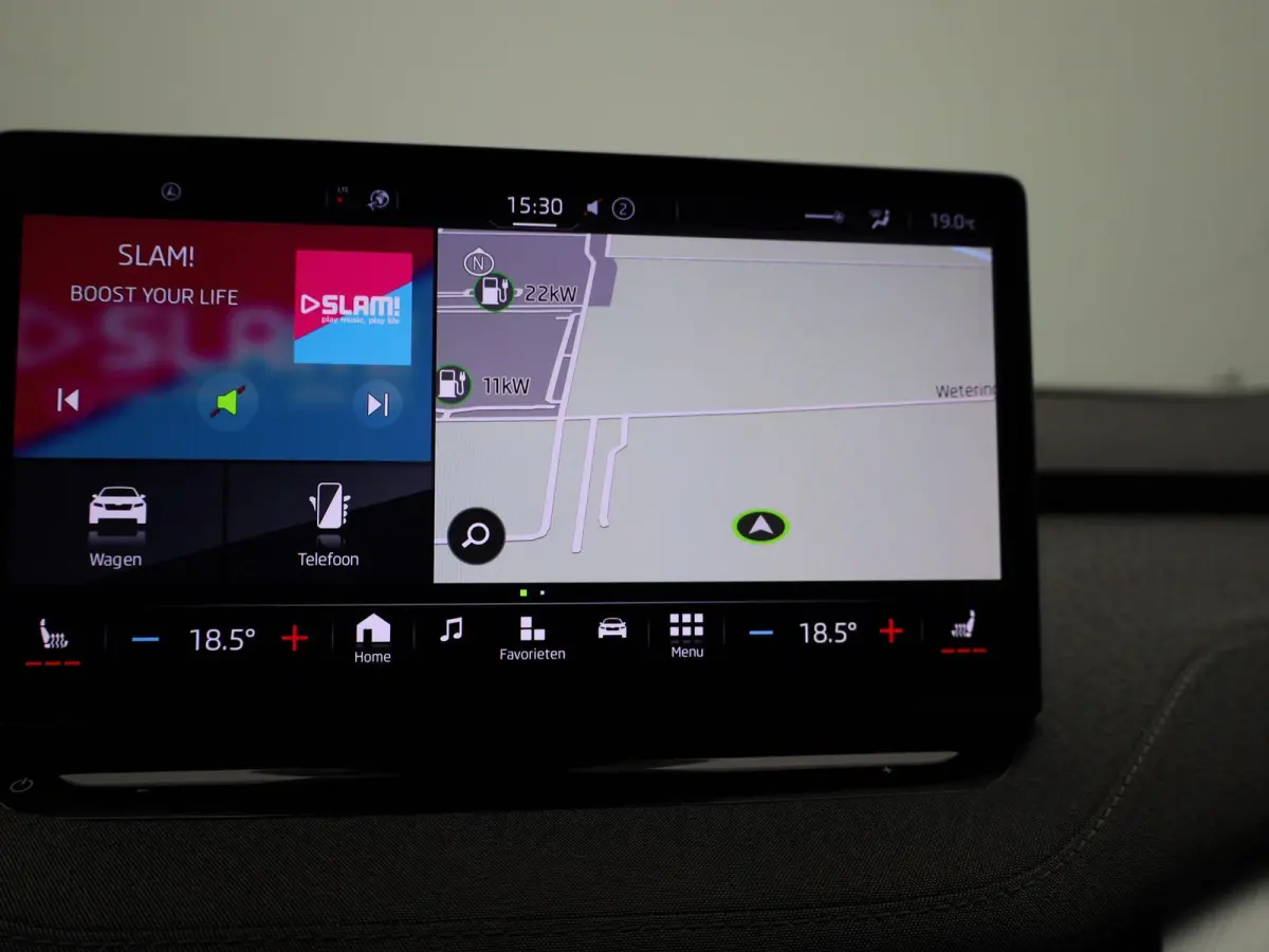 80 Business Edition | Apple Carplay / Android Auto | Achteruitrijcamera | Parkeersensoren | Stoelverwarming | Stuurverwarming |