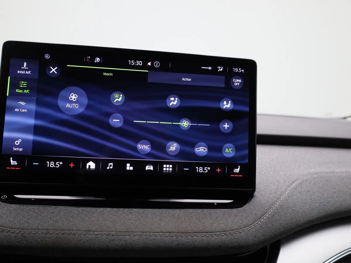 80 Business Edition | Apple Carplay / Android Auto | Achteruitrijcamera | Parkeersensoren | Stoelverwarming | Stuurverwarming |