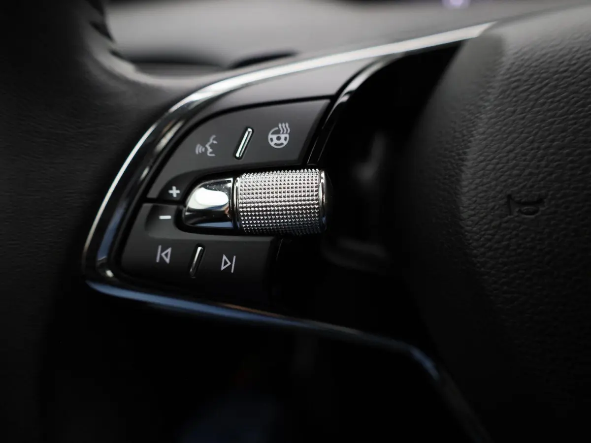 80 Business Edition | Apple Carplay / Android Auto | Achteruitrijcamera | Parkeersensoren | Stoelverwarming | Stuurverwarming |