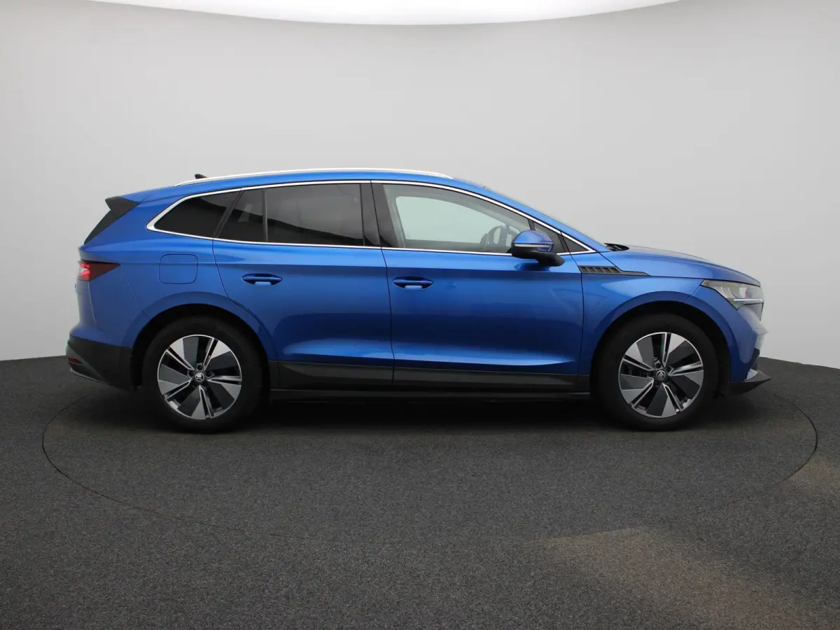 80 Business Edition | Apple Carplay / Android Auto | Achteruitrijcamera | Parkeersensoren | Stoelverwarming | Stuurverwarming |