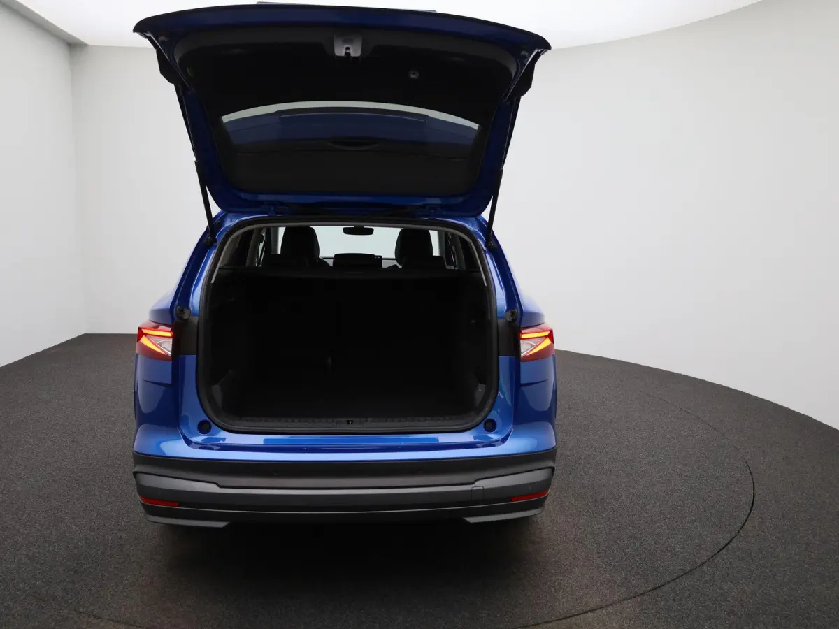 80 Business Edition | Apple Carplay / Android Auto | Achteruitrijcamera | Parkeersensoren | Stoelverwarming | Stuurverwarming |